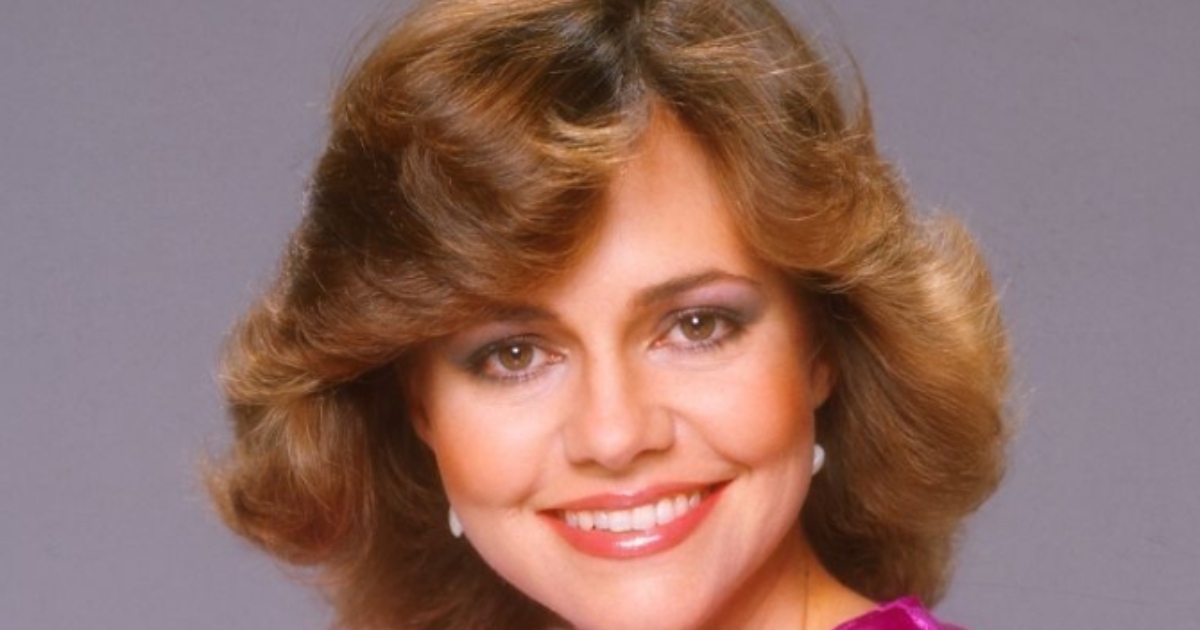 A 78 anni, Sally Field ha affrontato crudeli commenti “brutti” per il suo naturale invecchiare: come appare oggi?